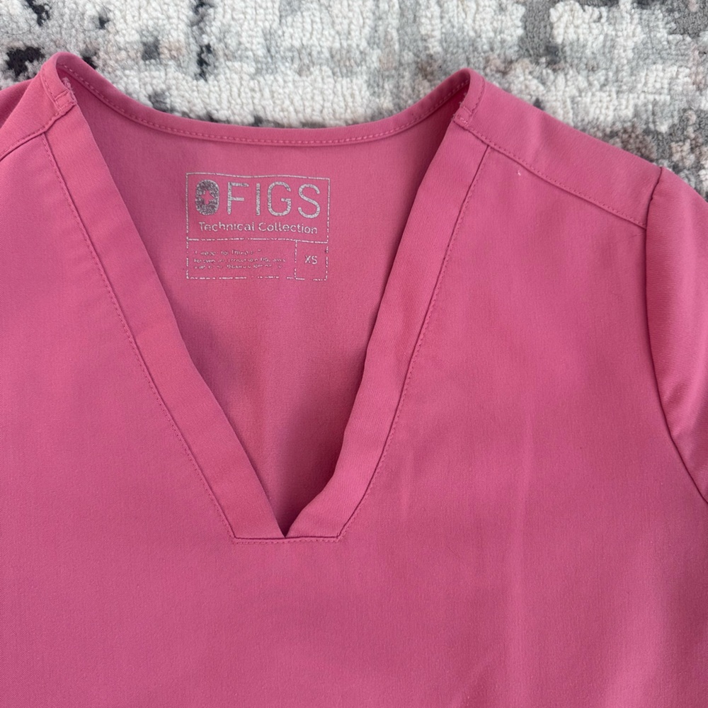 Figs scrubs pink Casma Top Figs - Picture 5 of 6